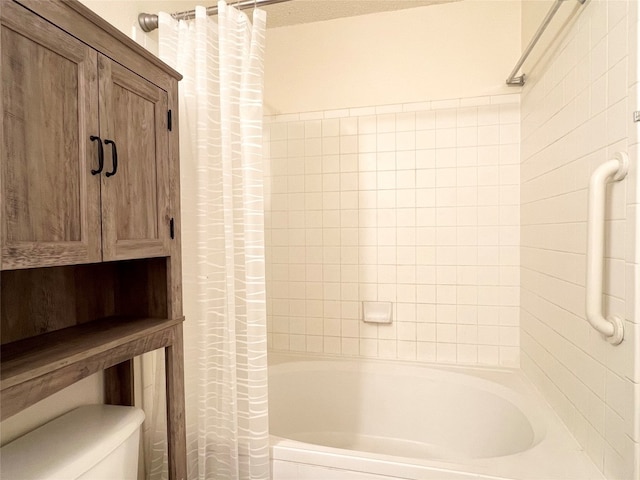 bathroom featuring shower / bath combo with shower curtain and toilet