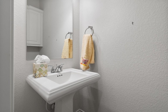 18201 Hewetson Cv, Austin, TX 78738 - bathroom featuring a sink and a textured wall