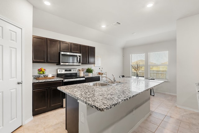 kitchen featuring recessed lighting, a sink, visible vents, baseboards, and appliances with stainless steel finishes