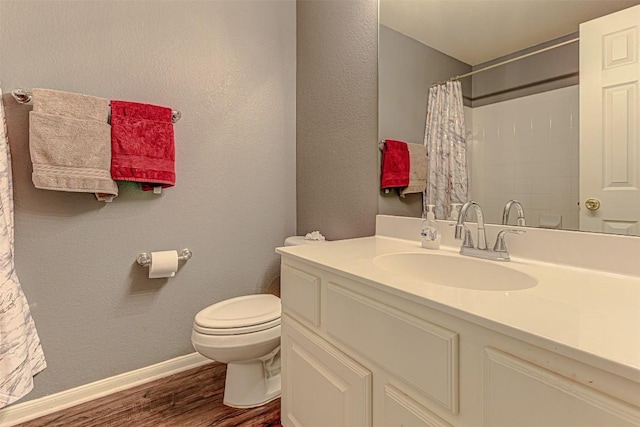 full bath featuring vanity, a shower with curtain, wood finished floors, baseboards, and toilet