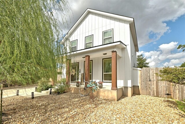 view of front of house with a porch