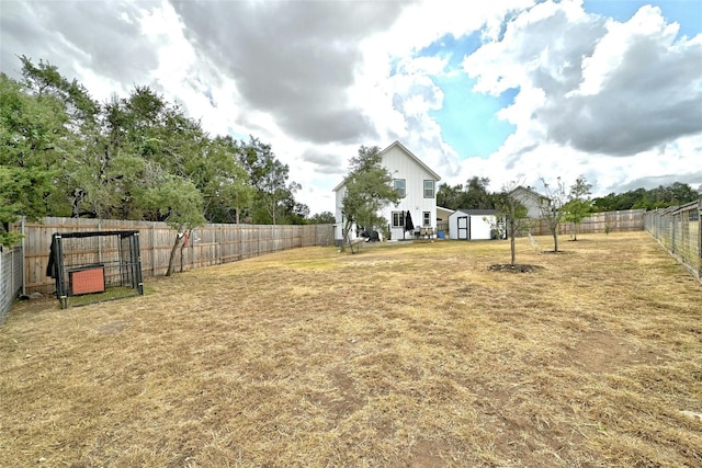 view of yard with a storage shed