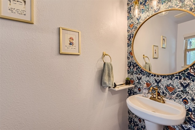 bathroom featuring sink