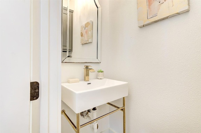 bathroom featuring sink