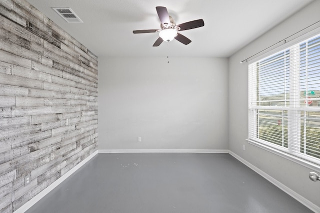 unfurnished room with concrete floors and ceiling fan