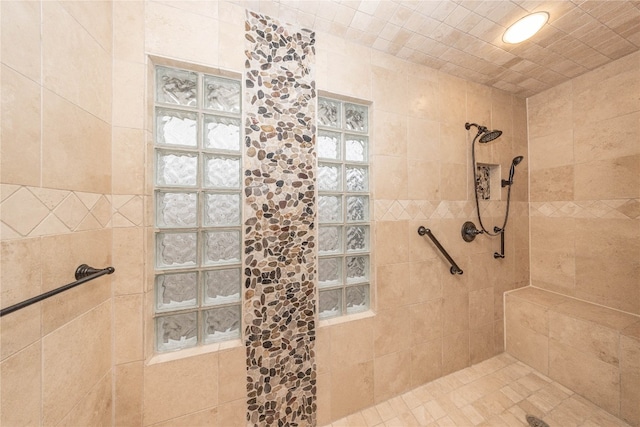 bathroom featuring a tile shower