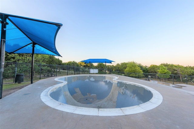 view of pool at dusk