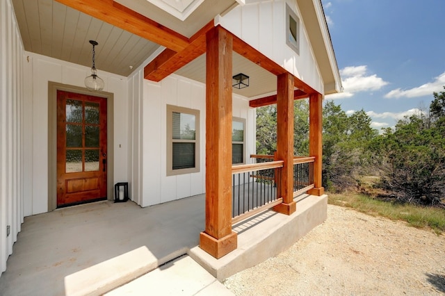 doorway to property with covered porch