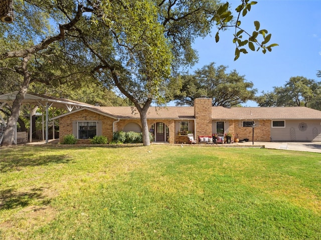 view of front facade featuring a front yard