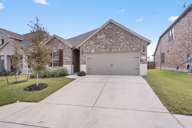 view of front facade featuring a front yard and a garage