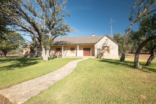 view of front facade featuring a front lawn