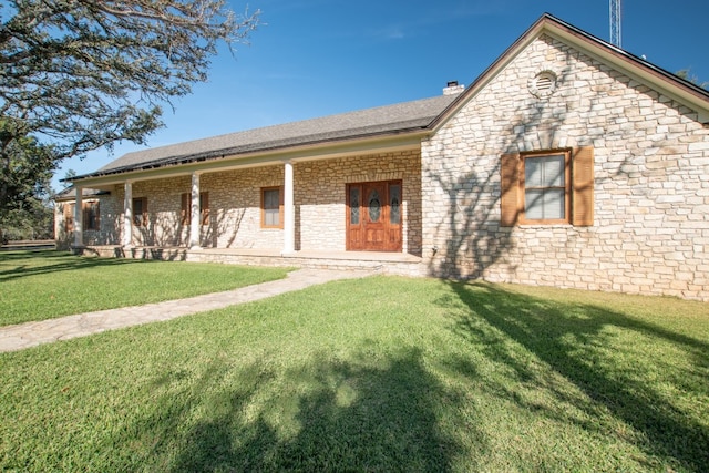 view of front of property with a front yard