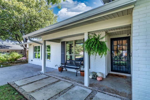 property entrance featuring covered porch