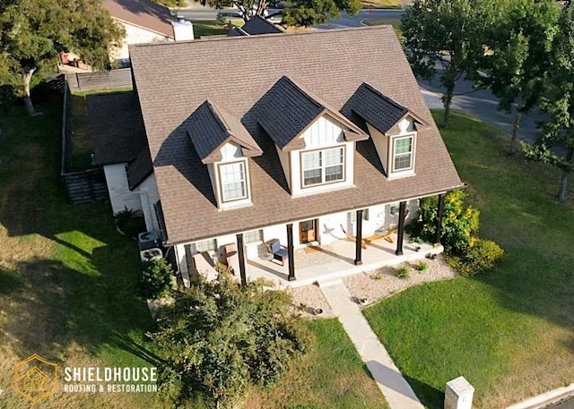 view of front of property featuring a patio and a front lawn