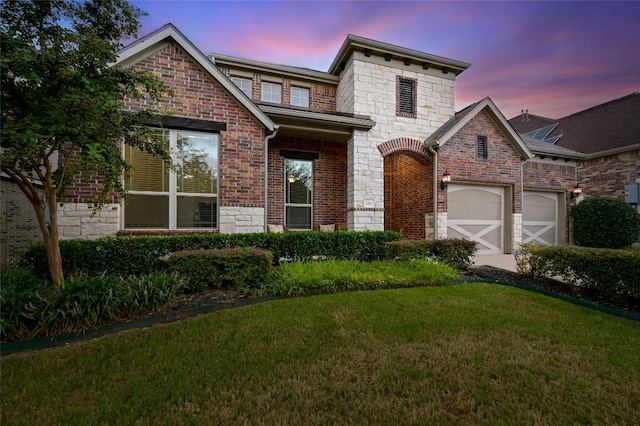 view of front of home featuring a yard and a garage