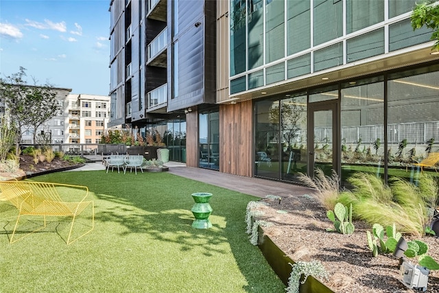 view of yard with a patio