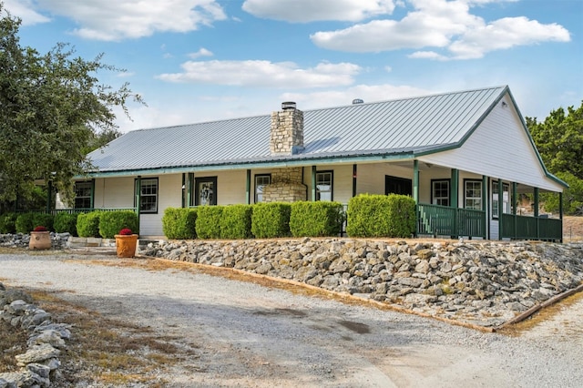 view of front of property featuring a porch