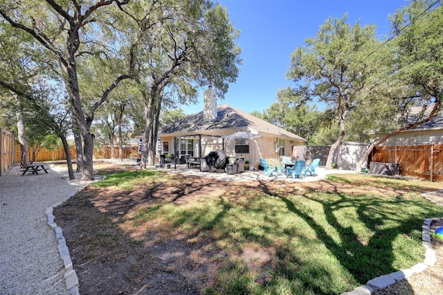 view of yard featuring a patio area