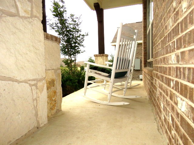 view of patio featuring covered porch