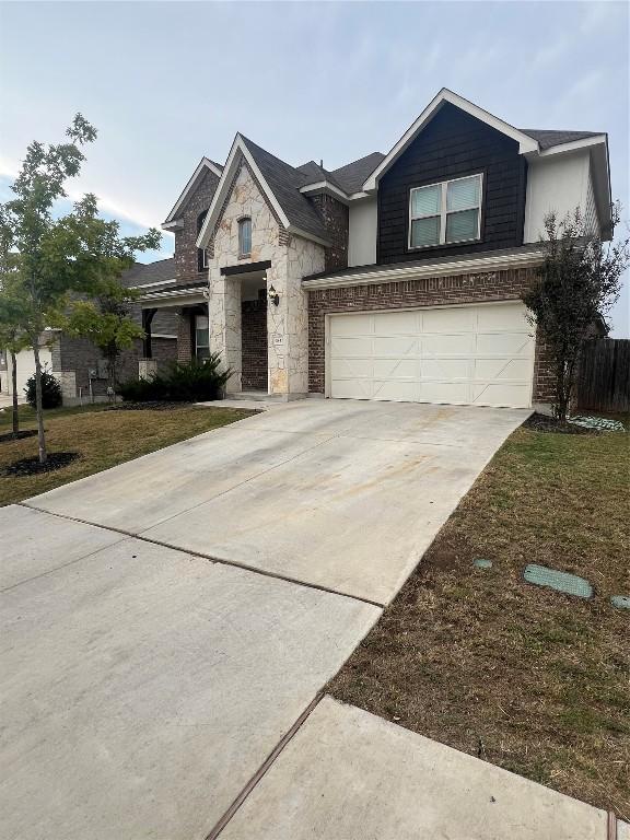 view of front of property featuring a front lawn and a garage