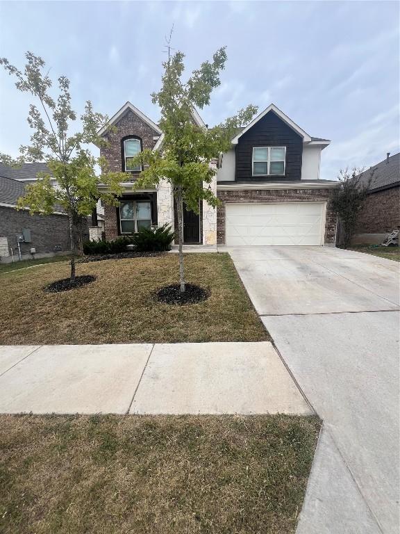 view of front facade featuring a front lawn and a garage