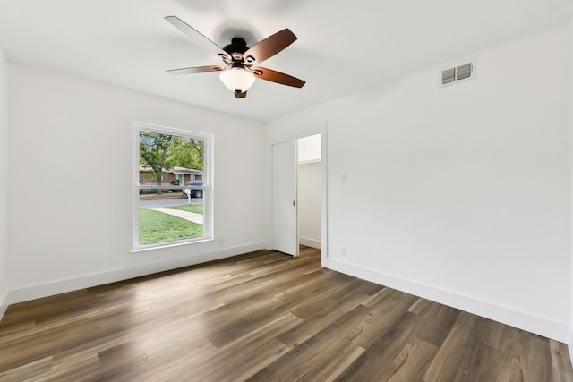 empty room featuring dark hardwood / wood-style floors and ceiling fan