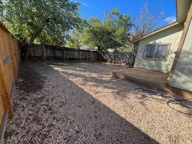 view of yard featuring a patio area