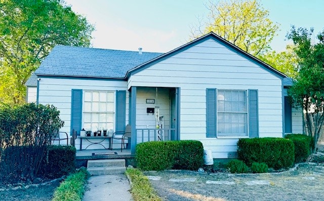 view of front of property featuring covered porch