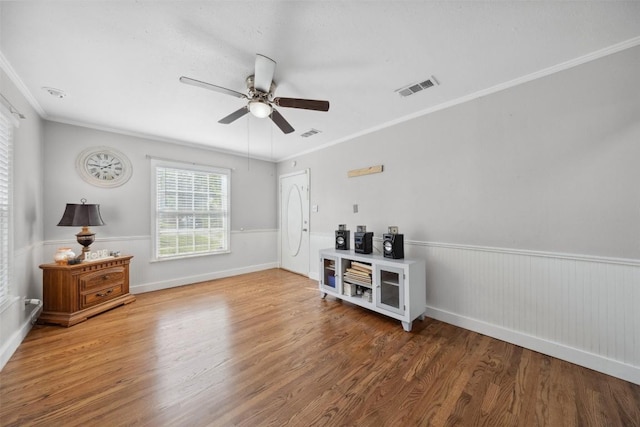 1514 S 13th St, Temple, TX 76504 - living area featuring a ceiling fan, wood finished floors, and ornamental molding