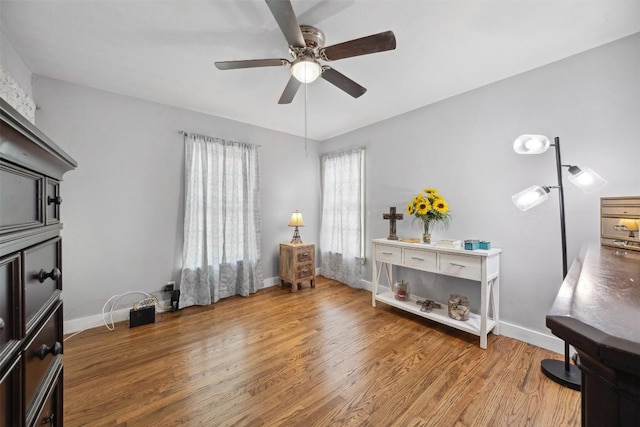 1514 S 13th St, Temple, TX 76504 - living area featuring a ceiling fan and wood finished floors