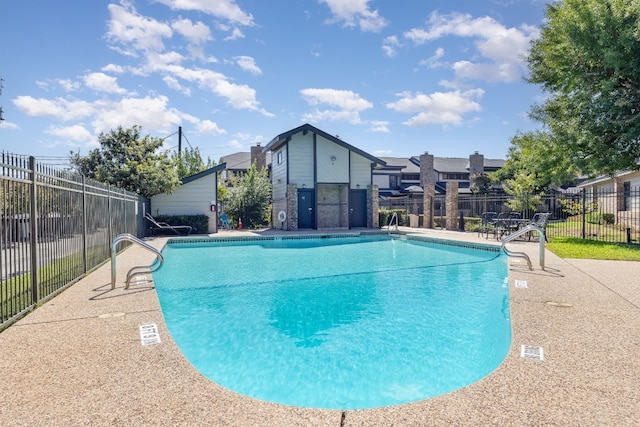 view of swimming pool