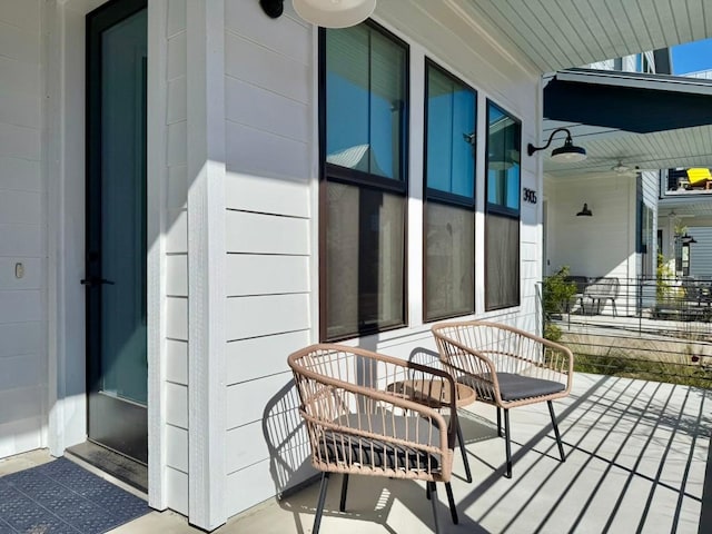 balcony featuring covered porch