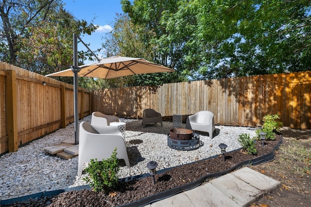 view of yard featuring an outdoor fire pit