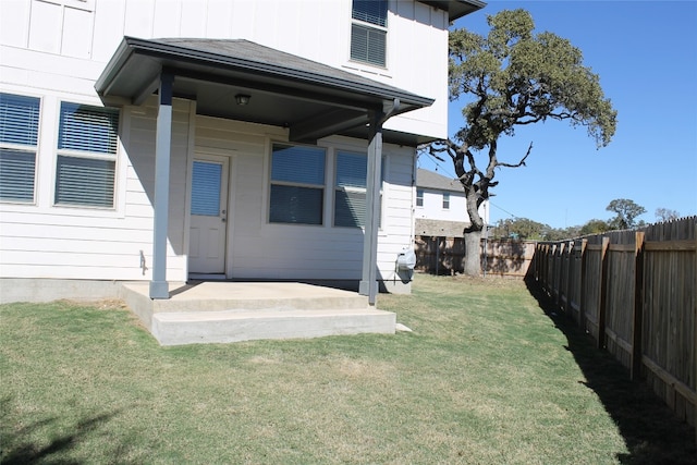 property entrance featuring a lawn