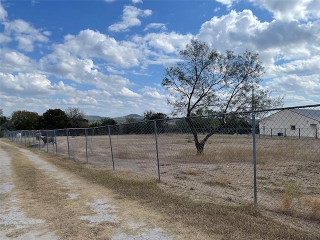 view of yard featuring a rural view