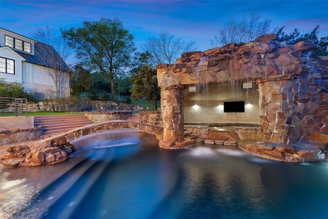 view of swimming pool
