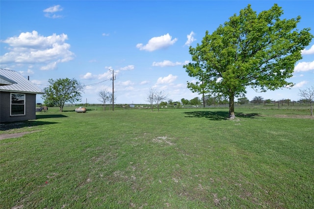 view of yard featuring a rural view