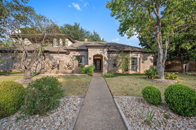 prairie-style home featuring a front yard