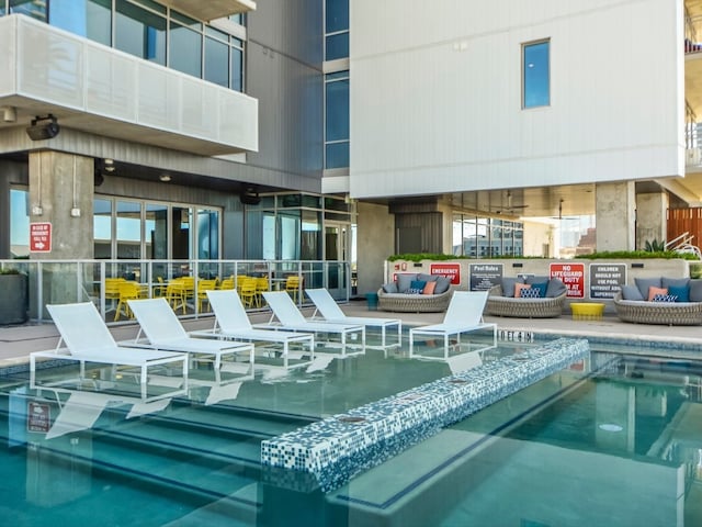 view of swimming pool featuring outdoor lounge area