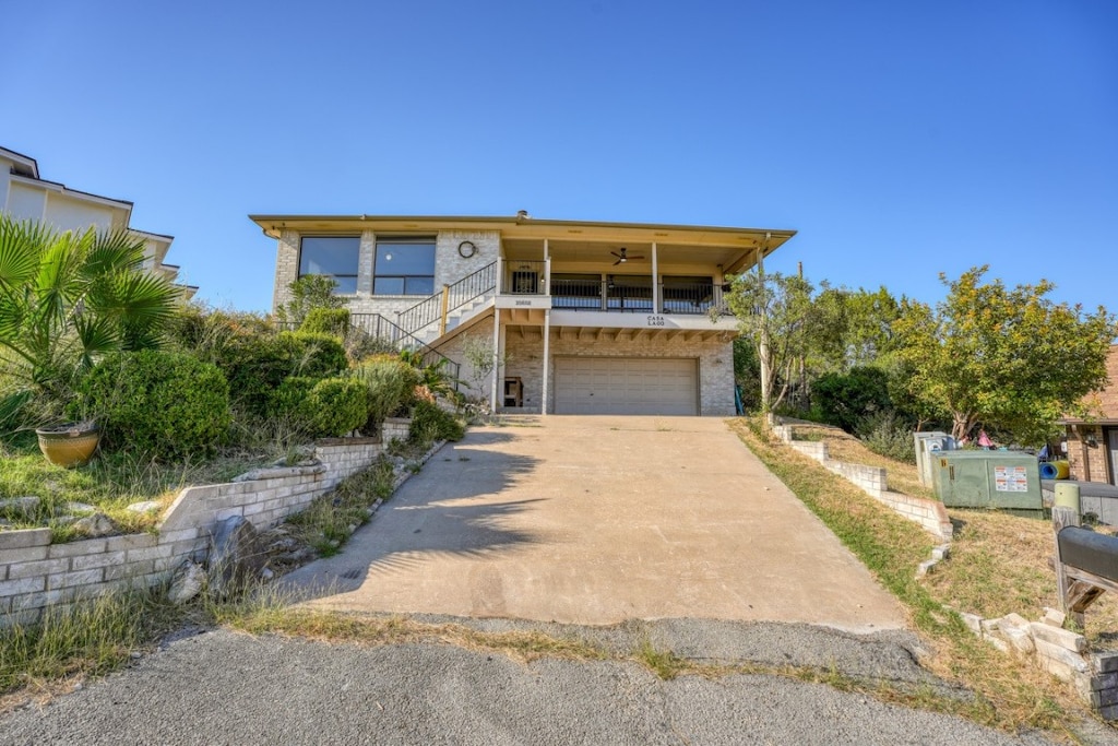 view of front of property featuring a garage