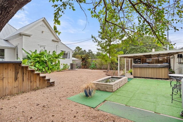 view of yard featuring a hot tub