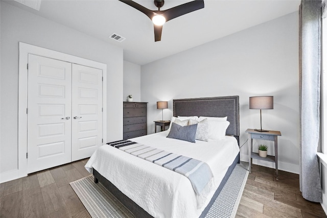 bedroom featuring hardwood / wood-style floors, ceiling fan, and a closet