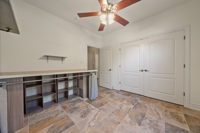 unfurnished bedroom featuring ceiling fan and a closet