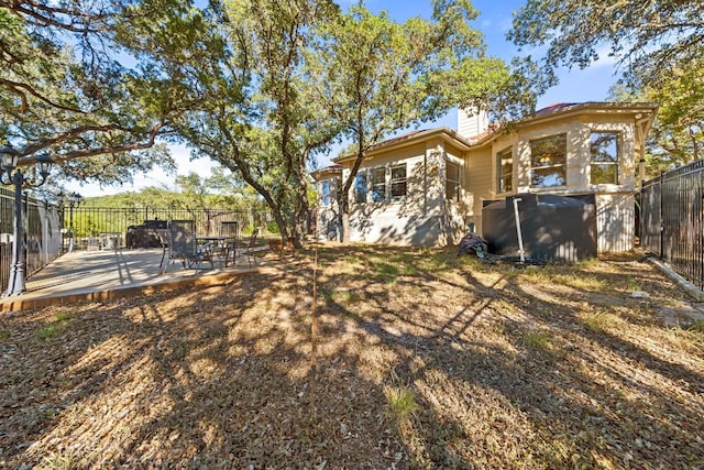 view of yard featuring a patio area