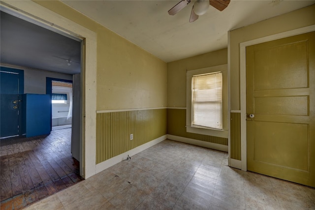 empty room with ceiling fan