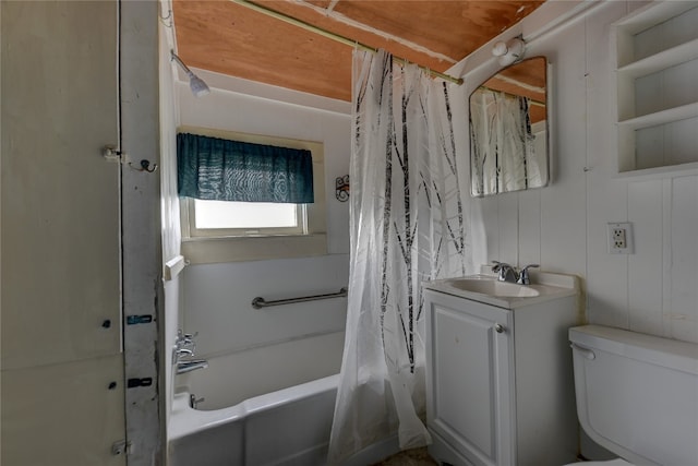 full bathroom featuring shower / tub combo with curtain, vanity, and toilet