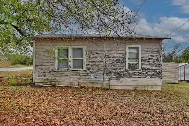 207 S Waco St, Giddings, TX 78942 - view of property exterior featuring cooling unit