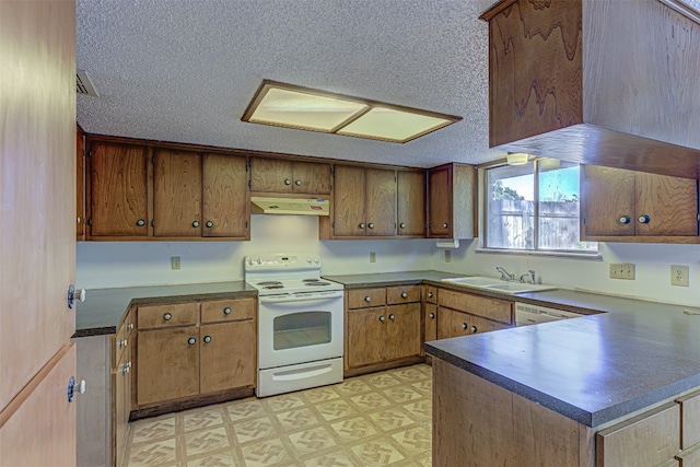 kitchen with white electric stove, kitchen peninsula, sink, and a textured ceiling