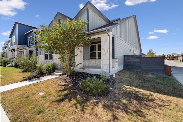 view of front of house featuring a front yard and covered porch