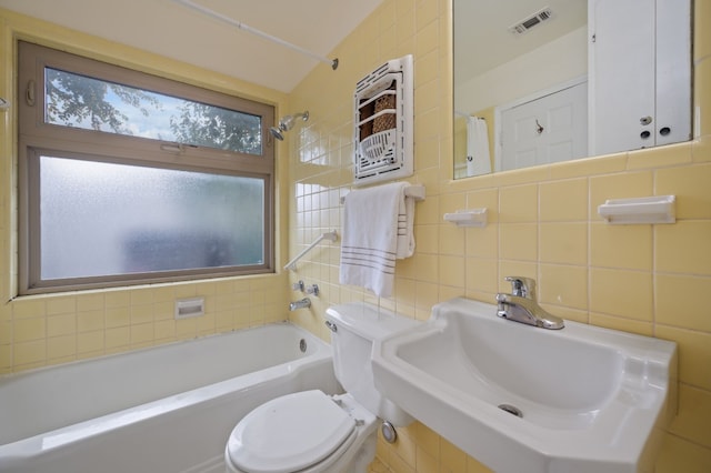 full bathroom featuring tile walls, decorative backsplash, sink, and toilet